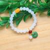 Barraca de ponto cênico vendendo joias feitas à mão com miçangas imitação de jade contas de barril pulseira de vidro atacado masculino e feminino este ano pulseira