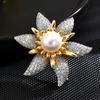Broche Pingente Feminino Dupla Utilização Zircônia Brilhante Pérola de Água Doce Seis Folhas Estilo Retro Corte Elegante Luxuoso Corsage