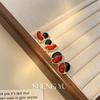 Pendientes de lujo ligeros de estilo antiguo de estilo vintage con contraste de colores, diseño de nicho, gran valor de belleza, combinables con todo, elegantes y ligeros pendientes pequeños para mujer.