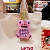 Urso de morango criativo calculadora chaveiro de carro feminino casal pingente de mochila chaveiro fofo pequeno presente atacado