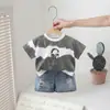 Conjunto de Verano para Niños 2026 Modelo Nuevo Conjunto Delgado de Verano para Bebés y Niños con Mangas Cortas de Rayas Anchas y Auriculares Conjunto de Dos Piezas Venta al por Mayor