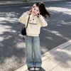 Conjunto de Roupa de Outono para Meninas 2026 Novo Estilo Coreano para Meninas Mais Velhas, Conjunto de Duas Peças Casual de Moletom e Calça Jeans Wide-Leg para Primavera e Outono