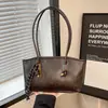 Bolso Retro de Alta Apariencia y Gran Capacidad para Mujer, Nuevo Bolso de Hombro para Viajes de Otoño e Invierno 2025, Bolso de Mano