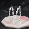Brincos de Gypsophila Fosca, Estilo Cool Europeu e Americano de Alta Qualidade, Brincos Personalizados de Círculo Grande Ondulado Torcido, Brincos Exagerados
