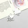 1 nuevo colgante de aleación de plata antigua con forma de corazón simulado y letra inglesa, colgante para accesorios de joyería DIY