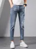Jeans skinny slim fit novo de primavera para homens, calça cropped estilosa versátil da moda para jovens, com 9 pontos de comprimento e stretch