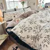 Juego de ropa de cama de cuatro piezas de gasa fruncida de algodón con encaje, sábana y funda de edredón amigables con la piel estilo ins, juego de tres piezas para dormitorio de estudiante