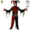 Gran payaso hombre a cuadros rojos y negros para espectáculo de escenario, obra de payaso, cosplay burlesco, disfraz de fiesta