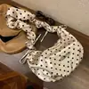 Bolsa de Ombro Plissada com Bolinhas Estilo Coreano Nova de Cetim Primavera/Verão 2026 Bolsa Dumpling Bolsa Transversal Doce para Menina Poliéster