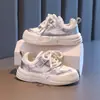 Zapatos Deportivos Infantiles 2025 Nuevo Otoño Antideslizantes Casuales para Estudiantes, Niños y Niñas, Tenis de Caña Baja con Velcro Diseño de Moda