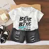 Conjunto de Verão para Meninos 2026 Novo Estilo Roupa Fina de Verão para Bebê Conjunto de Duas Peças com Corrente de Letras de Manga Curta para Crianças Venda por Atacado