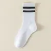 Calcetines blancos, negros y grises para mujer, calcetines de puro algodón hasta la mitad de la pantorrilla, deportivos, transpirables, antiolor, diseño de dos rayas, calcetines largos, se ven bien con pantalones cortos de tiburón
