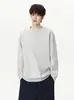 Sudadera versátil de color liso con cuello redondo para hombre, camiseta de manga larga de corte holgado para primavera y otoño, nuevo estilo 2026, top básico para capas, moderno