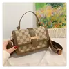Bolsa Quadrada Pequena da Moda para Mulheres 2026 Nova Bolsa de Ombro Retro Europeia e Americana Design de Nicho Bolsa Transversal Personalizada Bolsa Casual