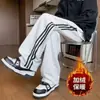Calça de moletom esportiva estilo americano com três listras para homens, nova coleção outono/inverno 2026, perna larga, caimento solto, corte reto, calça casual com forro de fleece