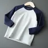 Camiseta de algodón cepillado de grado A para niños, camiseta interior de manga larga estilo raglán para niños y niñas, adecuada para primavera y otoño, para niños mayores