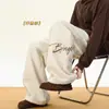 Calça de Algodão com Lã de Cordeiro Bordada com Letras Americanas para Homens e Mulheres Inverno Tendência Marca Espessada Quente Calça de Perna Reta Calça de Perna Larga Solta