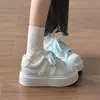 Tênis de plataforma grossa estilo coreano para aumentar a altura para pessoas baixinhas, novos sapatos casuais versáteis de verão para estudantes, mocassins femininos da moda