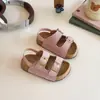 Sandalias casuales de colores de caramelo, estilo nuevo de verano para niñas pequeñas, suela suave, moda para bebé, doble velcro, zapatos tipo Birkenstock, modernos