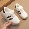 Zapatos de lona de celebridad de internet infantil De Xun Estilo coreano Casual Zapatos Forrest Gump Otoño 2026 Nuevas llegadas Unisex Infantiles con felpa Zapatos blancos