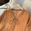 Toma real 2026 Otoño Nuevo Camisa Artística Retro de Cuello en V y Manga de Farol para Mujer con Lazo de Encaje Estilo Suave Adelgazante Top