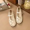 Novos Sapatos de Salto Alto Femininos de Bico Redondo com Renda em Forma de Pétala Estilo Chinês, Fecho de Fivela de Uma Tira Estilo Francês, Sapatos Confortáveis Estilo Ballet