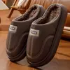 Nuevas Pantuflas de Algodón para Hombre Invierno 2026, Talla Grande, Zapatos de Algodón Cálidos Antideslizantes para Interiores con Forro de Felpa y Suelas Gruesas, Al por Mayor