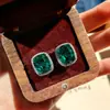 Elegante e Fashion Colar com Pingente de Esmeralda com Brincos Longos Retangulares de Diamante Verde e Anel Ajustável Conjunto de Pedras Preciosas para Mulheres