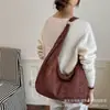 Bolso tote de gamuza vintage para mujer, nuevo modelo de otoño 2026, bolso de hombro de alta gama de gran capacidad, adecuado para ir al trabajo y uso casual