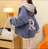 Jaqueta feminina de algodão com capuz em jeans, estilo curto, corte slim, azul claro, azul escuro, outros estilos elegantes