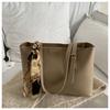 Lenço de Seda Estilo Europeu e Americano Grande Capacidade 2025 Retrô Casual Nova Moda Textura Bolsa de Mão Fashion Bolsa Tote de Ombro para Mulheres