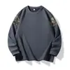Sudadera casual de dos tonos para hombre para primavera y otoño, camiseta básica de cuello redondo de corte holgado con diseño moderno y camiseta de manga larga de retazos para hombre