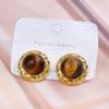 Pendientes de nicho 2025, nuevos, retro, ligeros, de lujo, estilo Hong Kong, de alta calidad, estilo moderno, pendientes con piedras naturales distintivas.