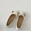 Zapatos Planos de Punta Redonda Franceses Plateados de Corte Bajo para Mujer Verano 2026 Nuevos Versátiles con Faldas Zapatos Mary Jane