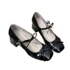 Elegantes y versátiles zapatos Mary Jane plateados con tacón grueso, una opción popular entre los influencers, perfectos para primavera y otoño, cómodos de llevar y con un hermoso diseño de tacón medio.
