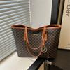 Bolsa de Trabalho Feminina 2025 Nova Grande Capacidade Outono e Inverno Moda Tendência Estampa de Letras Ombro Estilo Classe Bolsa Tote