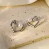 Brincos Irregulares Vazados Geométricos de Coração com Pérola para Mulheres Brincos de Ouro 18K Luxo Leve Aço Inoxidável de Alta Qualidade Acessórios para Brincos