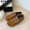 Sapatos rasos de couro legítimo com fivela, estilo Birkenstock feminino, nova coleção outono 2026, mocassins casuais de sola macia