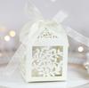 Caixa de doces vazada a laser com folhas de casamento caixa de chocolate de noivado caixa de presente com janela e flor parte traseira atacado direto de Zhejiang