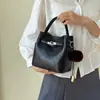 Bolso de hombro retro de nicho transfronterizo para mujer, nuevo bolso cruzado de moda otoño 2026, bolso tote tipo cubo moderno y elegante