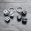 Europa y Estados Unidos cadena de llaves de dados de resina creativos nuevos colgante accesorios para bolso colgante pequeño regalo al por mayor