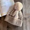 Chapéu de Lã Jacquard Pied-de-Poule Retrô Novo Estilo Coreano para Mulheres Chapéu de Tricô Dinâmico Fofo com Pom-pom Outono Inverno para Mulheres Chapéu Transfronteiriço