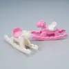 Caballo mecedor de juguete lindo en miniatura simulado - Modelo estéreo Caballo mecedor posable Casa de juegos Casa de muñecas Adornos pequeños