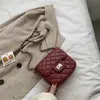 Bolso Pequeño de Moda 2025 Nueva Moda Popular Estilo Coreano Versátil Hombro Cruzado Ins Moda Bolso de Cadena Acolchado