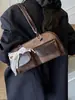 2025 Moda Retrô Simples Bolsa de Ombro Design de Nicho Nova Bolsa Feminina Outono e Inverno Personalizada Bolsa de Axila