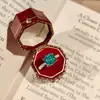 Colar com Pingente Octogonal Clássico de Cabeça de Touro com Corte Rosa Paraíba, Brincos de Diamante Coloridos, Anel de Diamante Rosa, Pulseira Azul Oceano