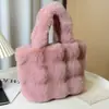 Bolso de felpa minimalista de nicho para el trabajo, bolso de hombro de gran capacidad, bolso de mano elegante de color sólido, bolso tote de imitación de conejo