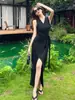 Vestido Longo Elegante e Moderno com Listras para o Verão de 2026, Decote V, Ajuste na Cintura, Design Francês, Slim-Fit para Mulheres