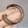 Aretes Redondos de Cuero Aguja Plateada Moda Coreana Aretes Sencillos Versátiles Elegantes Lujo Ligero Aretes de Gama Alta Venta al por Mayor para Mujeres