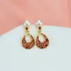 Brincos de tarraxa de pérola de água doce natural retro francês feminino com micro cravação de zircônia luxo leve requintado alto senso atacado